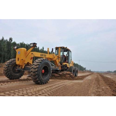 华体会网租赁平地机在蒙华铁路施工